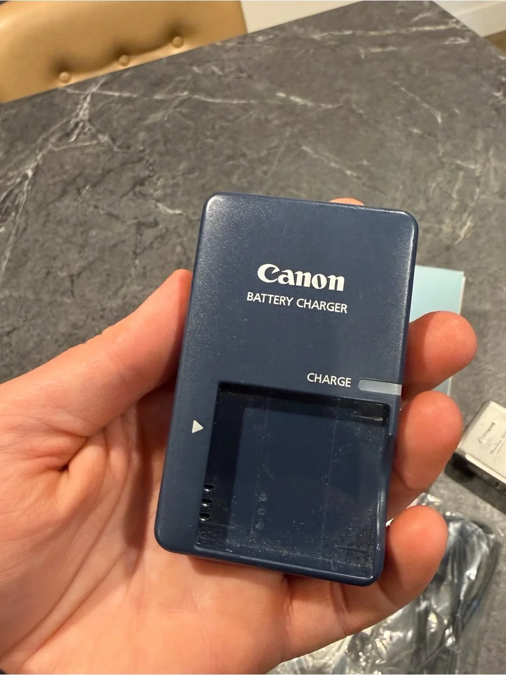 Canon PowerShot SD400 digital camera working + box + charger + cords